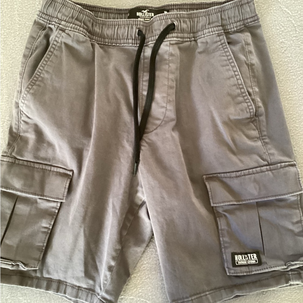 Hollister jogger cargo shorts-SZ XS
WAIST 14”
Inseam 9”